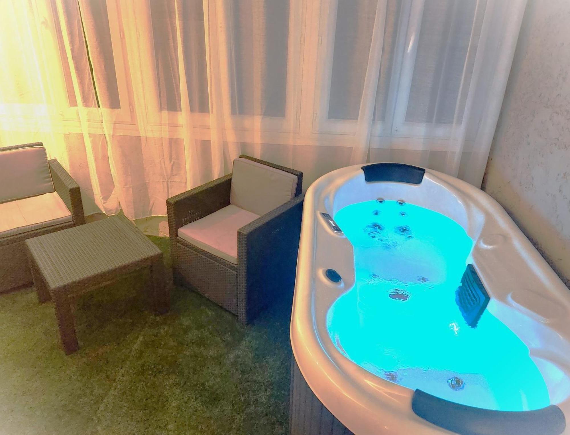 Hotel Les Jardins De Bormes, Sauna & Jacuzzi Ngoại thất bức ảnh