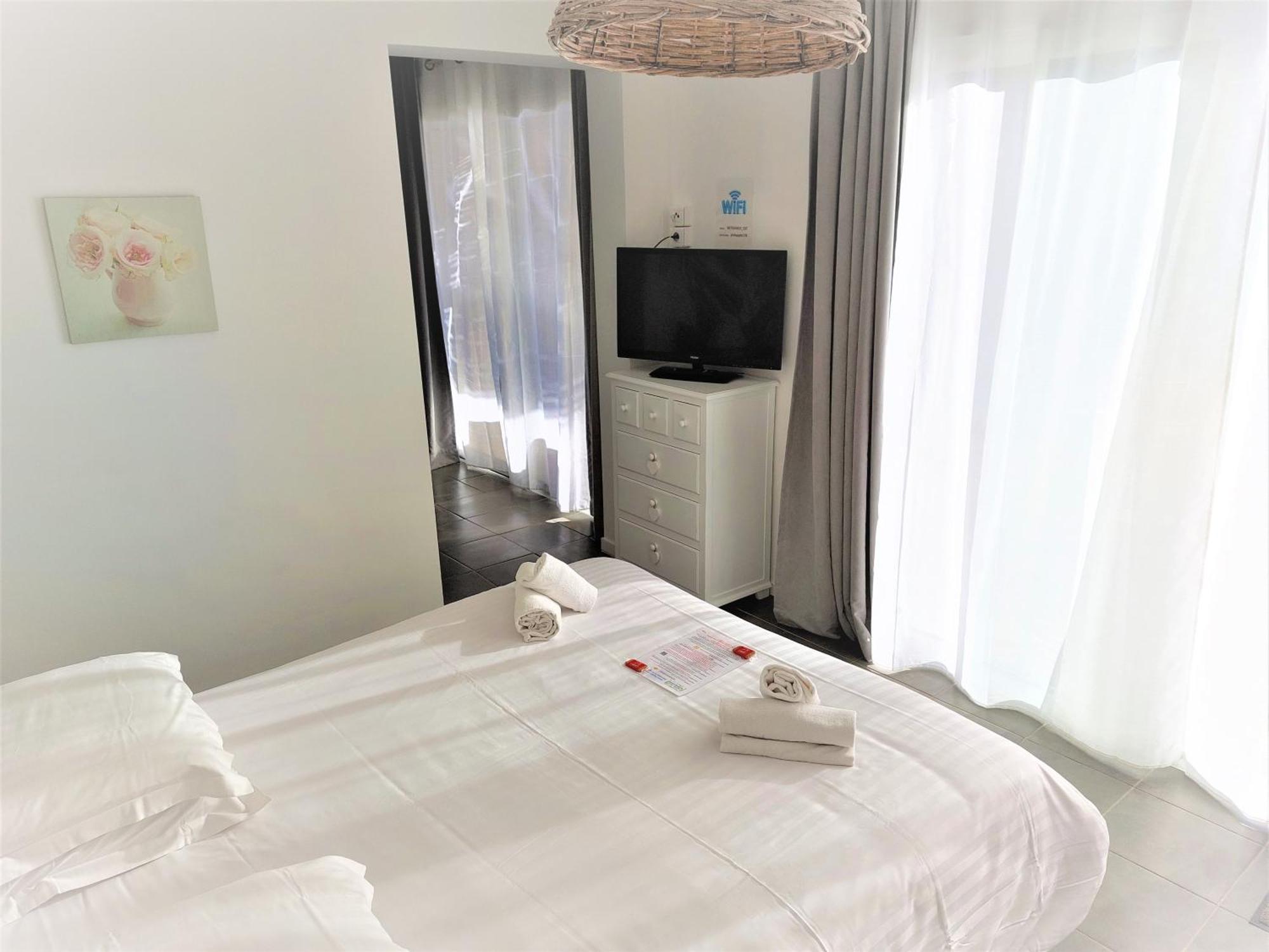 Hotel Les Jardins De Bormes, Sauna & Jacuzzi Phòng bức ảnh