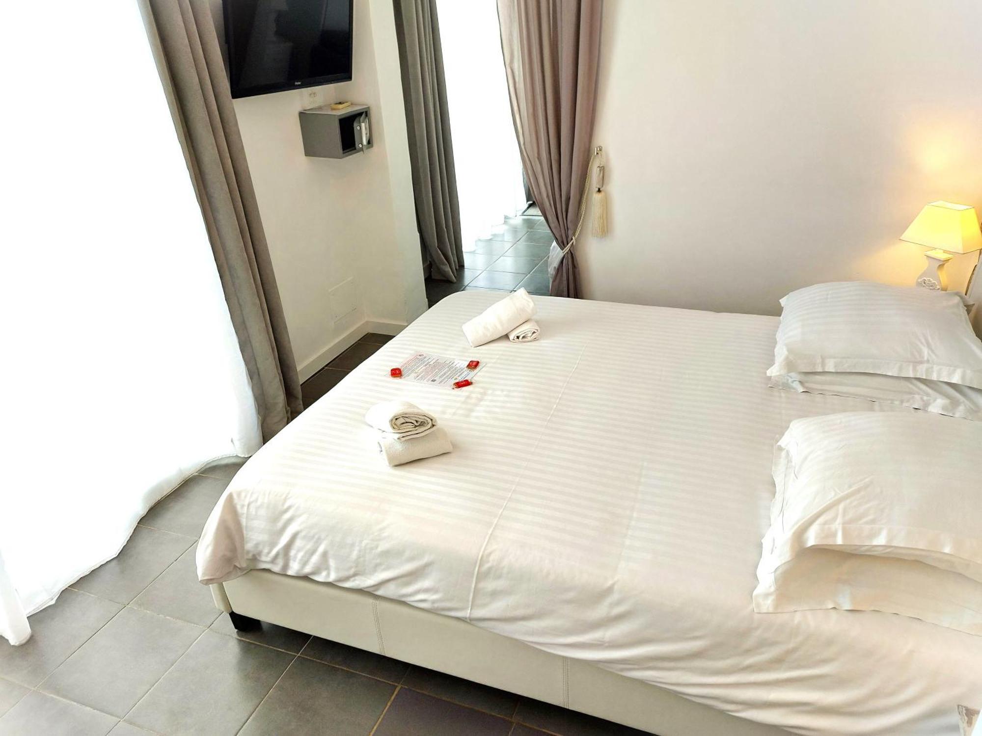 Hotel Les Jardins De Bormes, Sauna & Jacuzzi Phòng bức ảnh